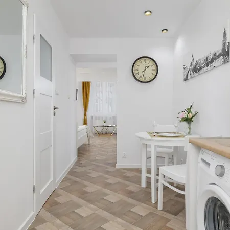 Studio With Mezzanine Near City Centre By Renters شقة