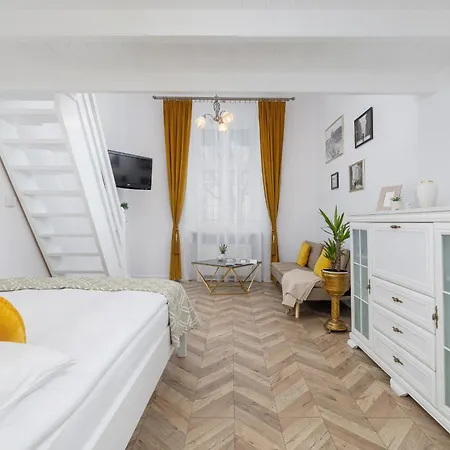 شقة Studio With Mezzanine Near City Centre By Renters *