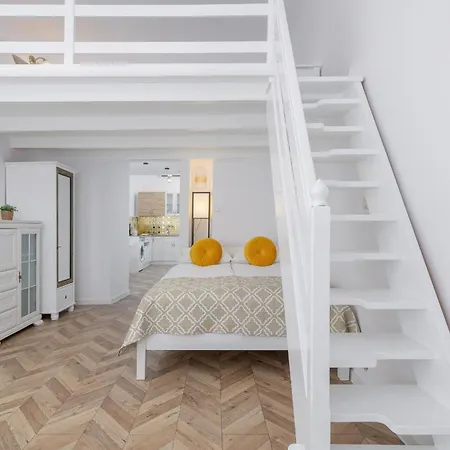 شقة Studio With Mezzanine Near City Centre By Renters *
